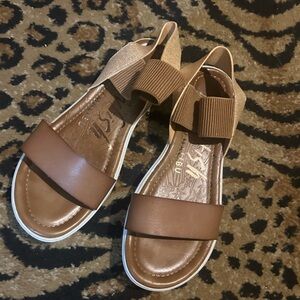 Blowfish tan and gd sandals